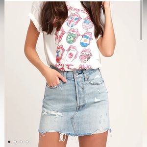 Levi’s Deconstructed Light Wash Distressed Denim Mini Skirt Size 26